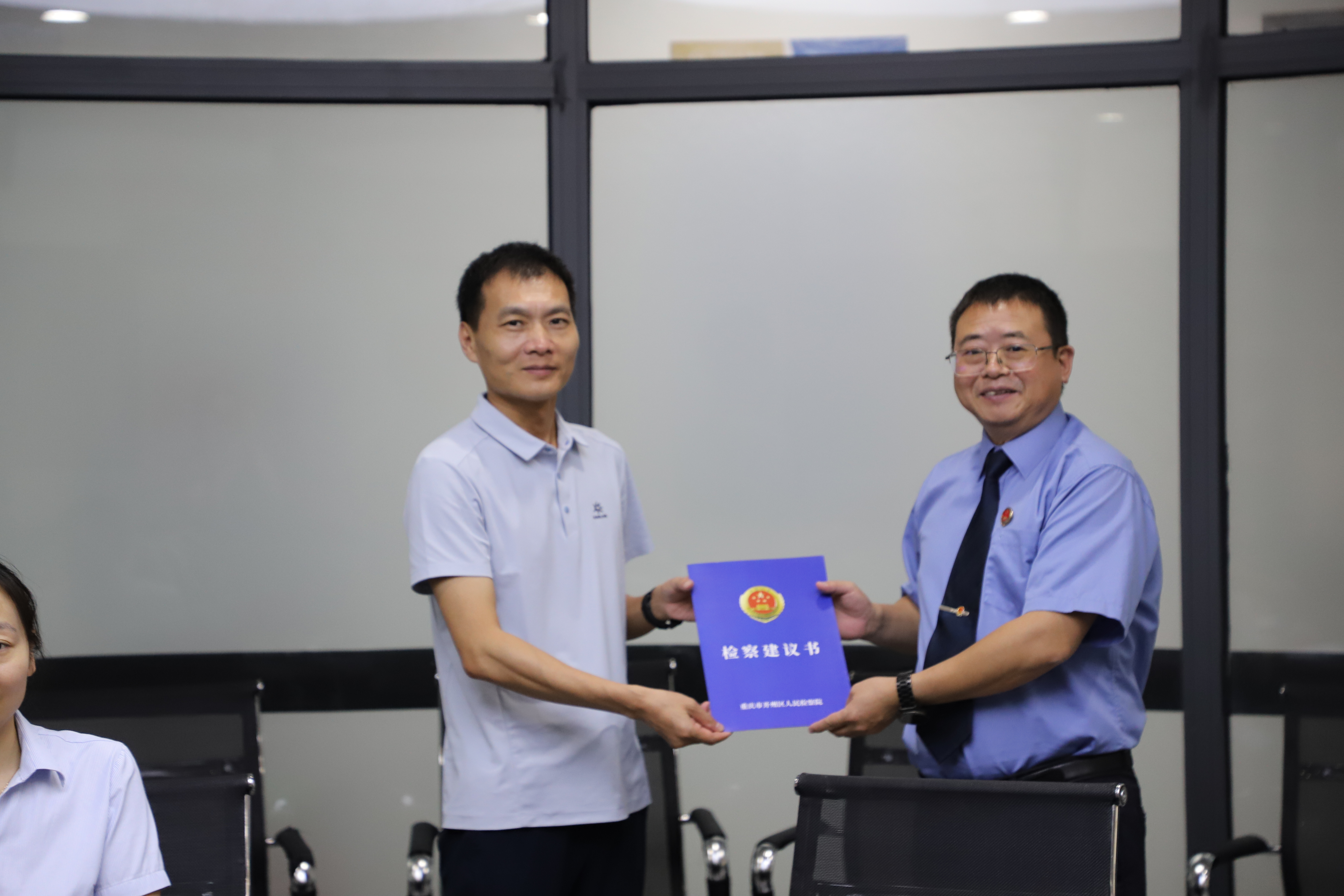 向区人社局送达社会治理检察建议书