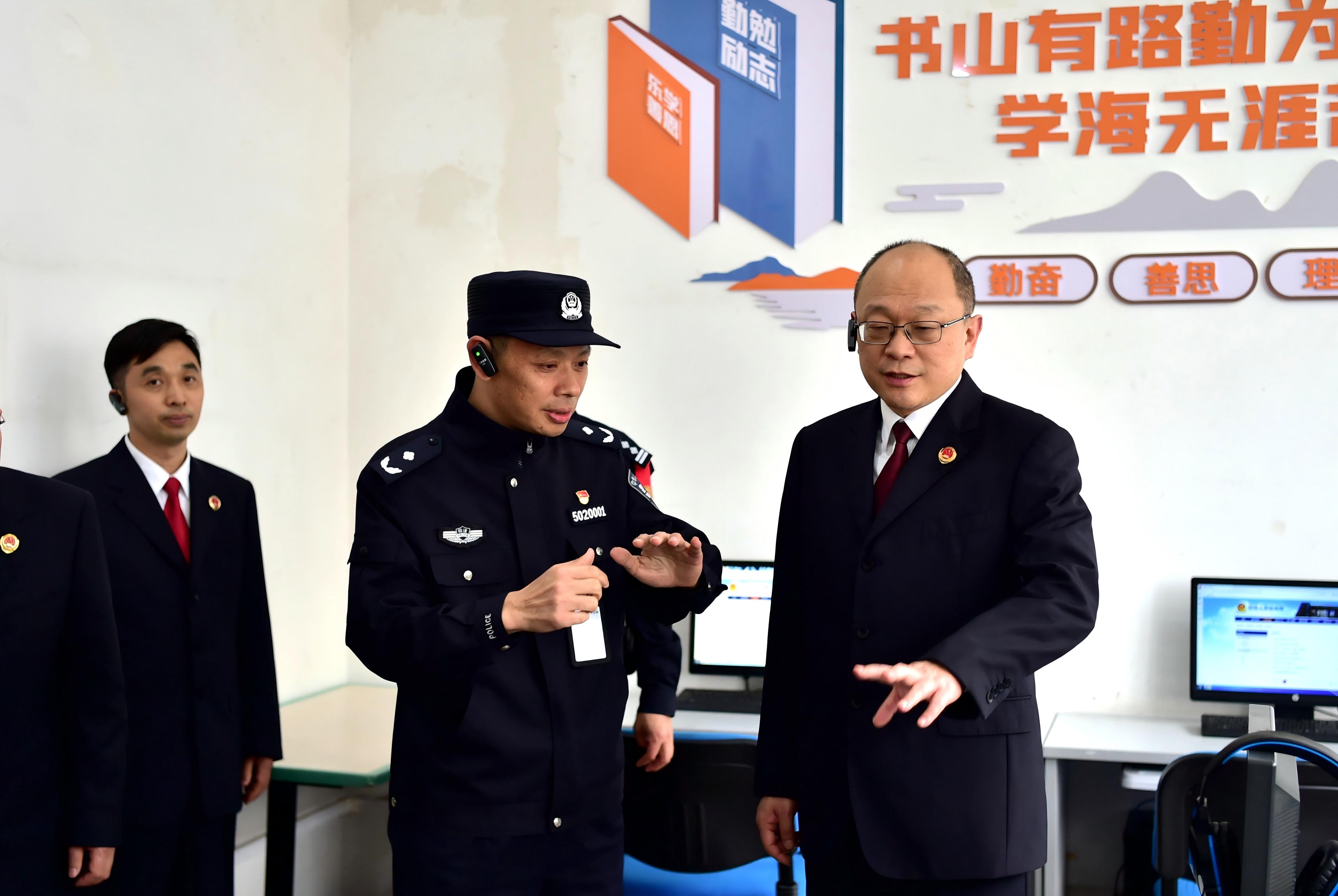 二分院党组书记、检察长周军带队开展监狱节前安全检查暨代表委员联络活动