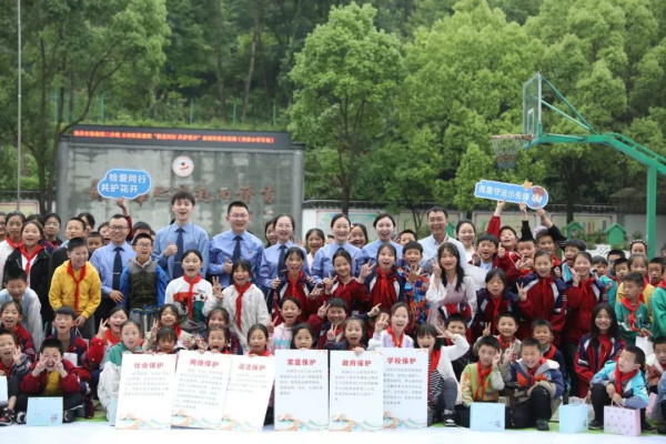 “检爱同行 共护花开”——重庆市万州区检察院联合重庆市检察院第二分院开展检察开放日活动