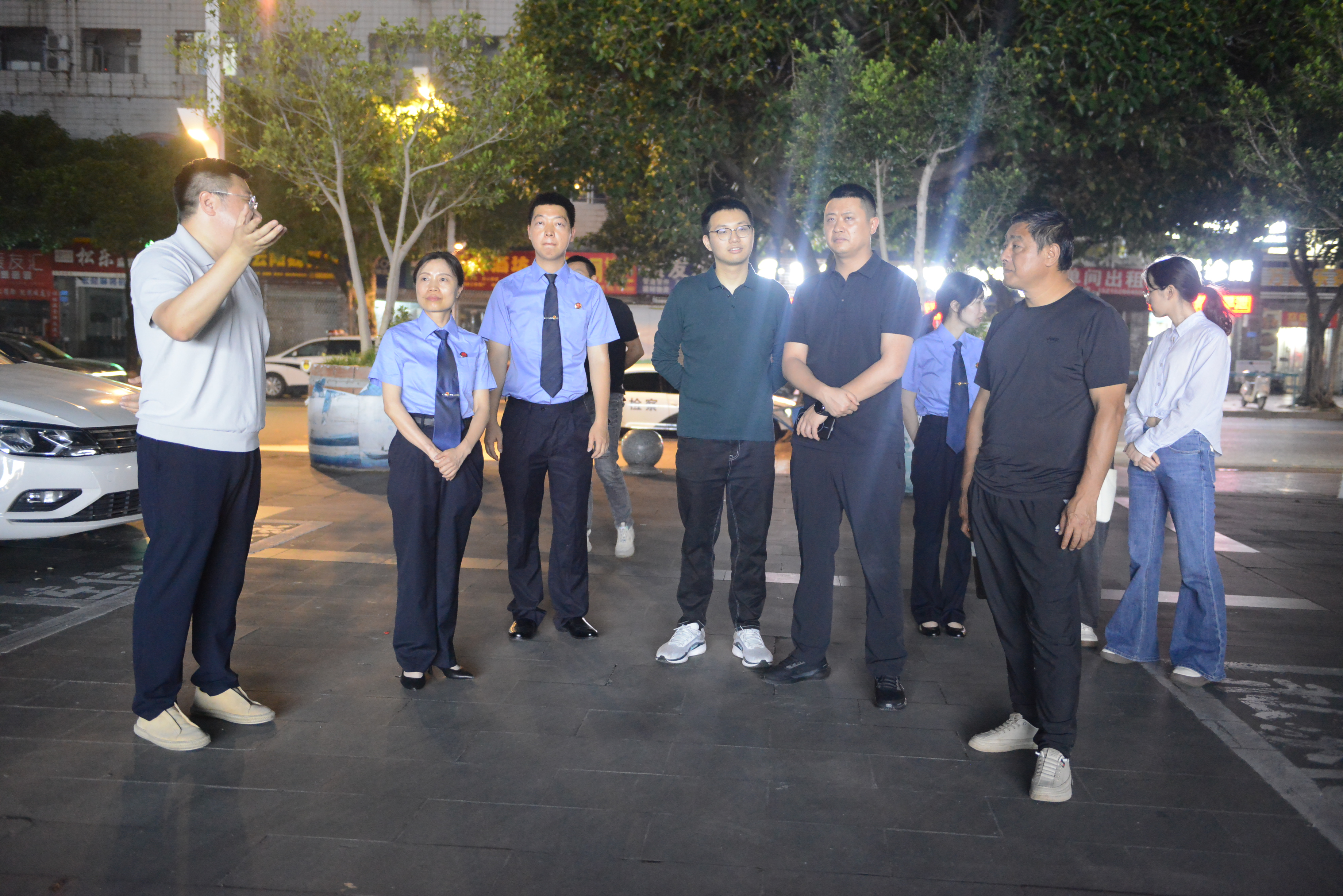 我院就办理的督促整治户外招牌光污染 行政公益诉讼案开展“夜间”听证