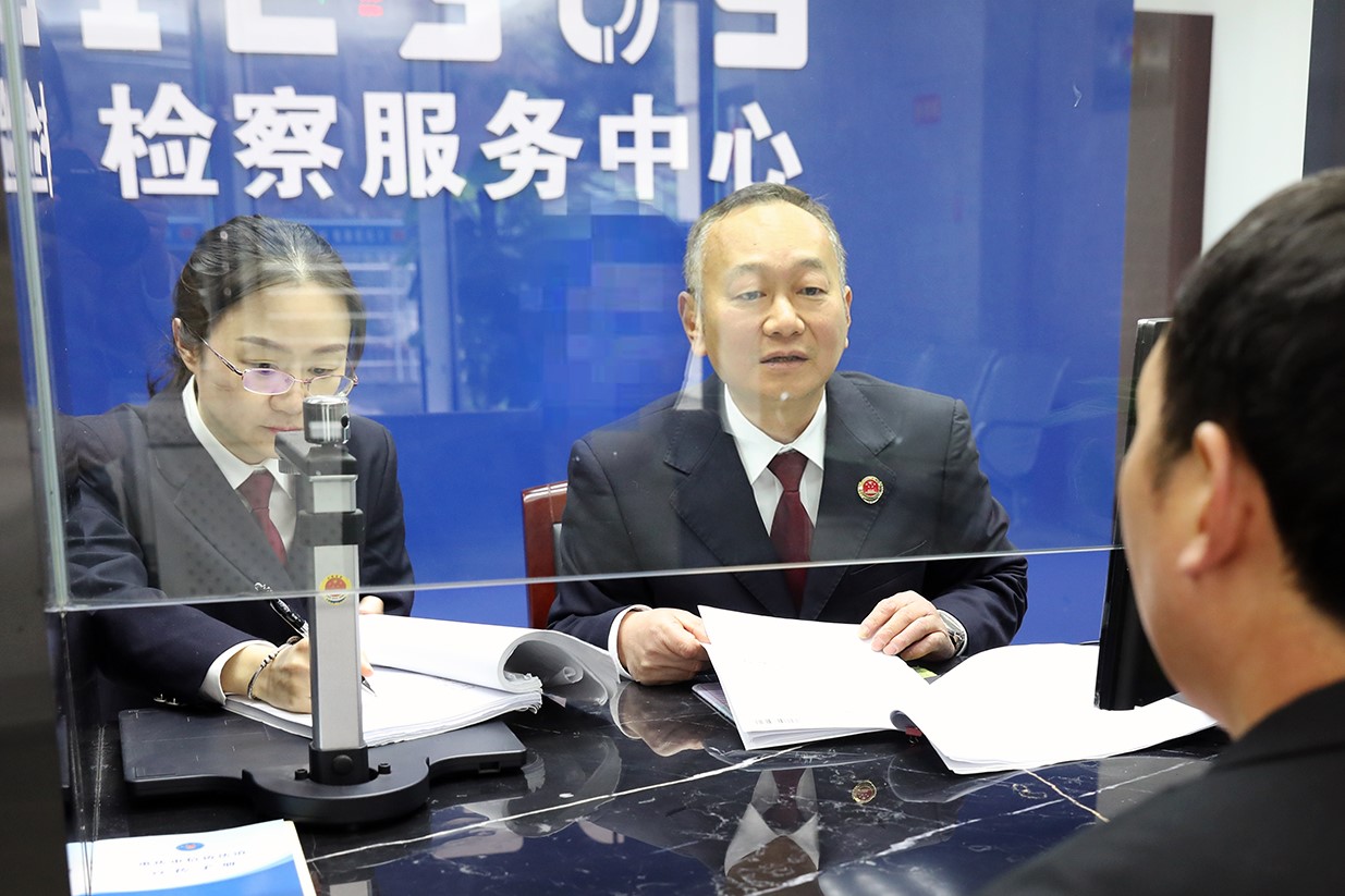 陈彬：把检察为民写在“窗口”服务上 | “双先”表彰