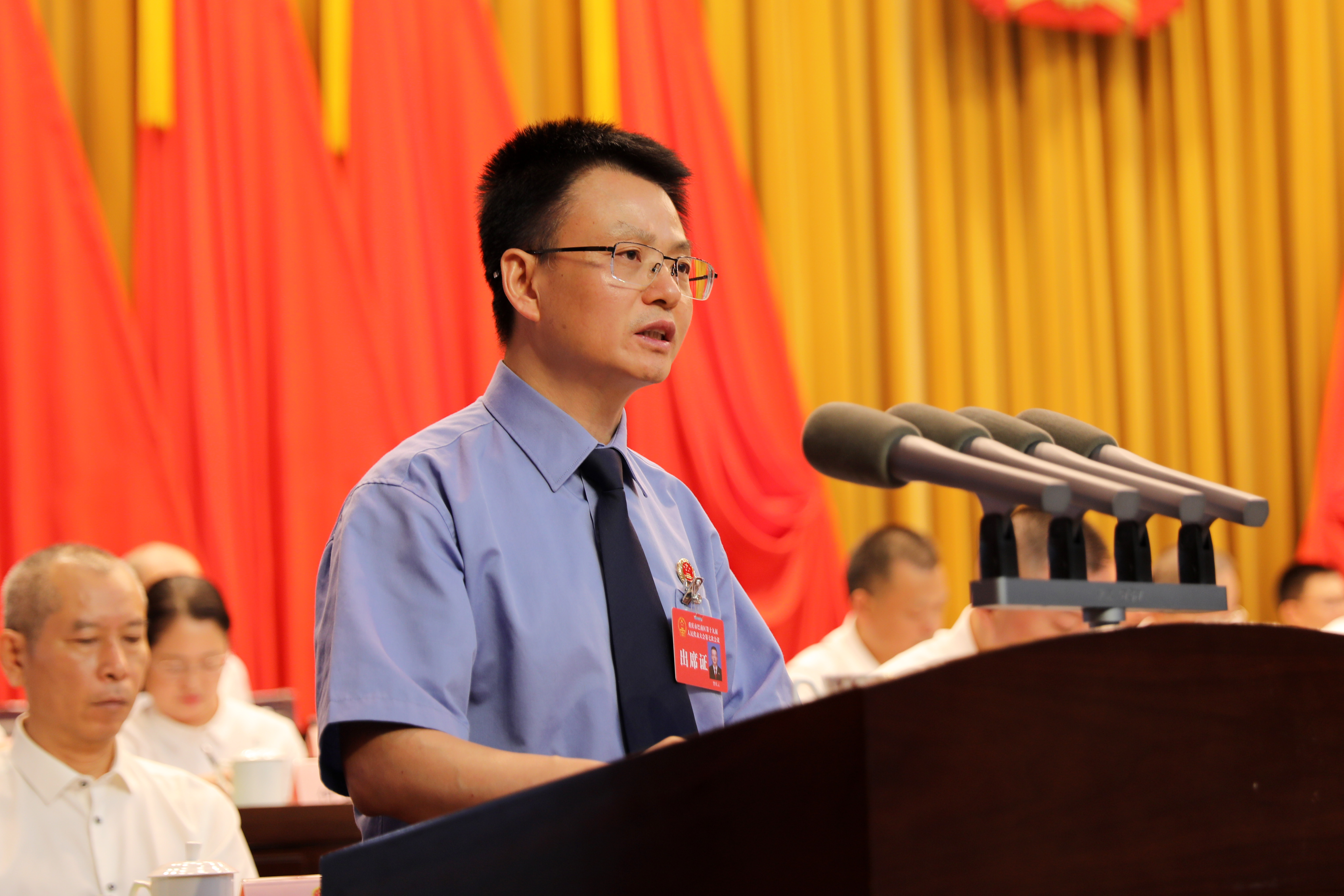 曾庆云向区十九届人大七次会议作检察院上半年工作报告
