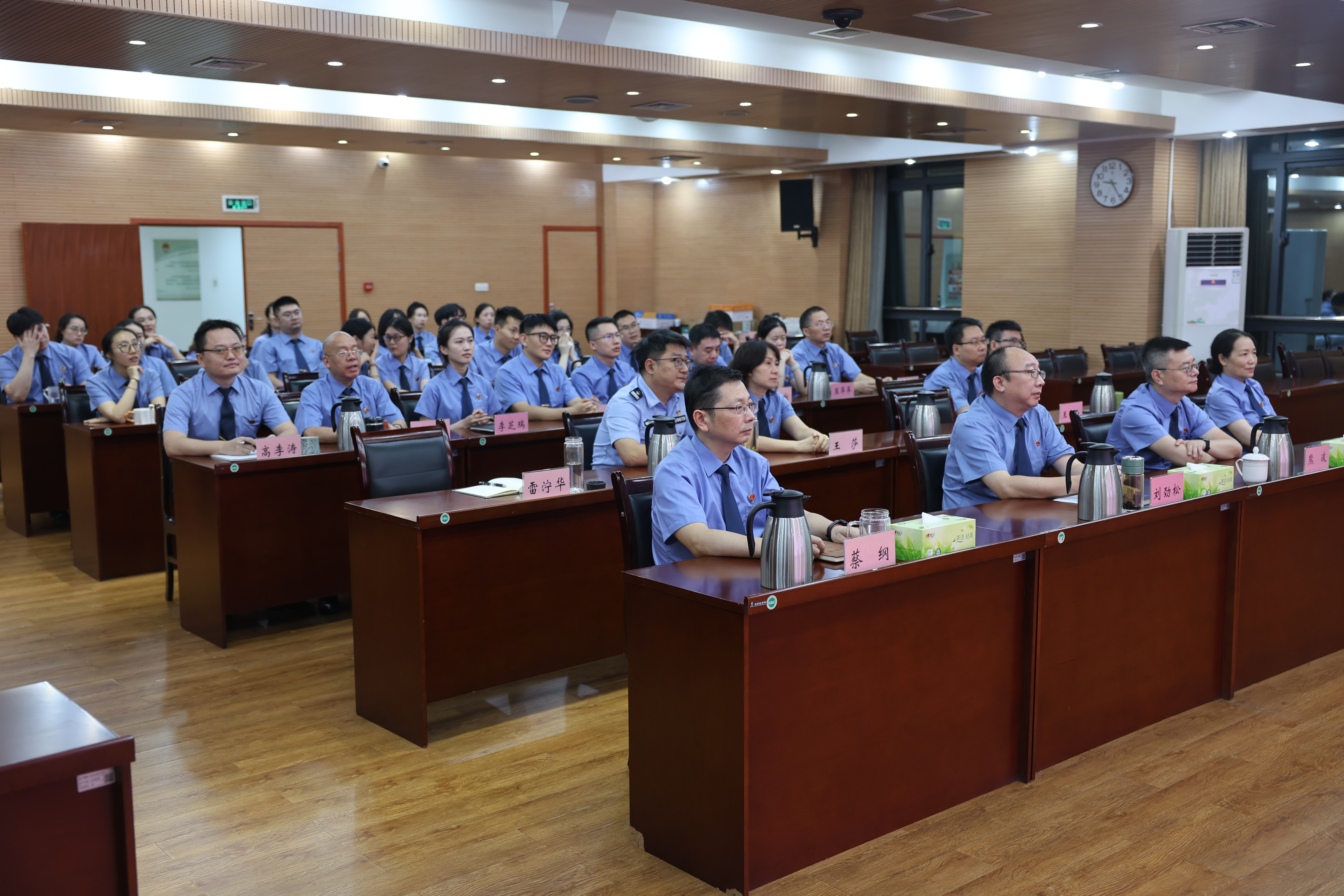 以时代楷模为榜样！渝检护“未”团队代表先进事迹在重庆检察机关引发强烈反响（一）