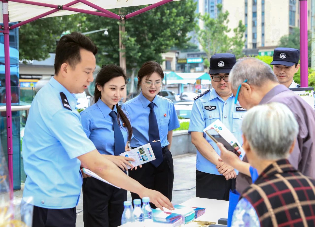巴渝检影丨九龙坡：“法治赶场日”，环保普法新风尚（组图）