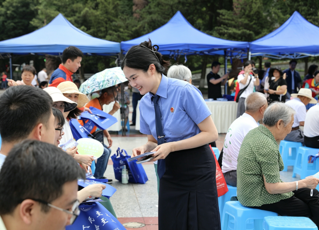 巴渝检影｜九龙坡：普法进市集 安全入人心（组图）