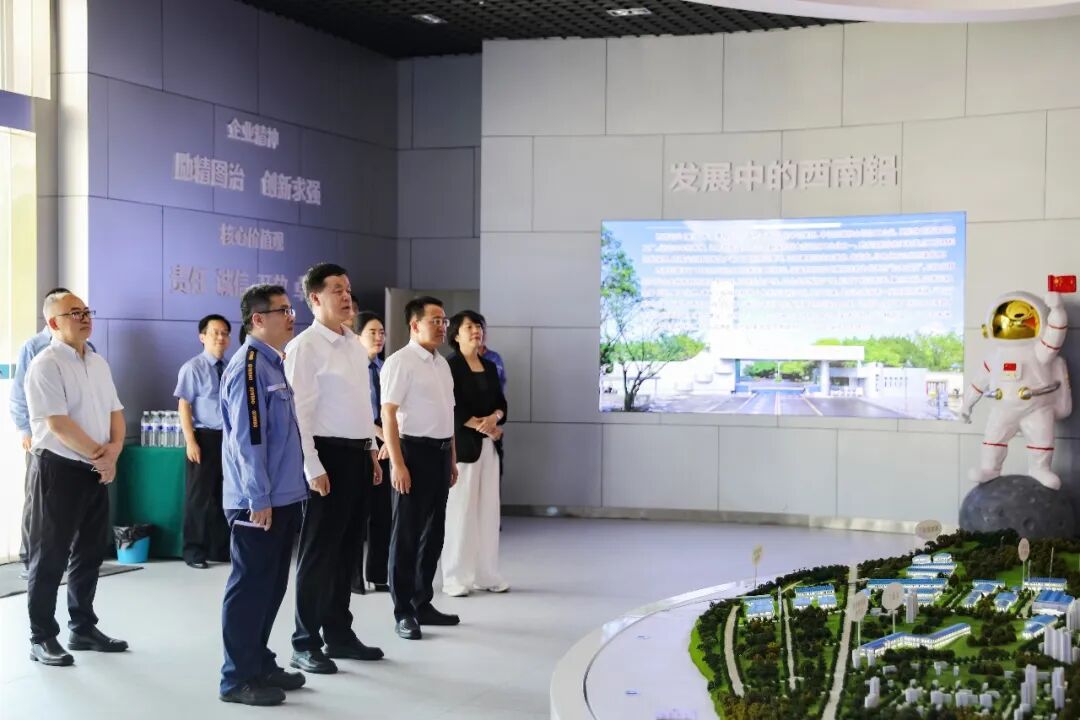 市检察院党组书记、检察长顾廷海一行到九龙坡区调研