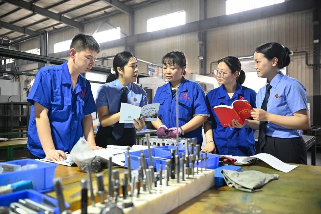 【重庆日报整版】以法治之力 护发展之基——重庆市检察机关服务保障“六区一高地”建设工作纪实