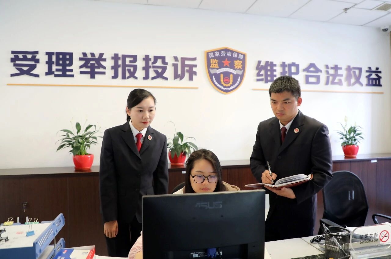 为“她”守护（组图）