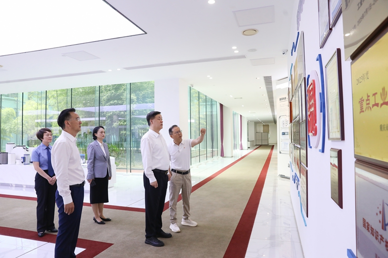 市检察院党组书记、检察长顾廷海一行到两江新区调研