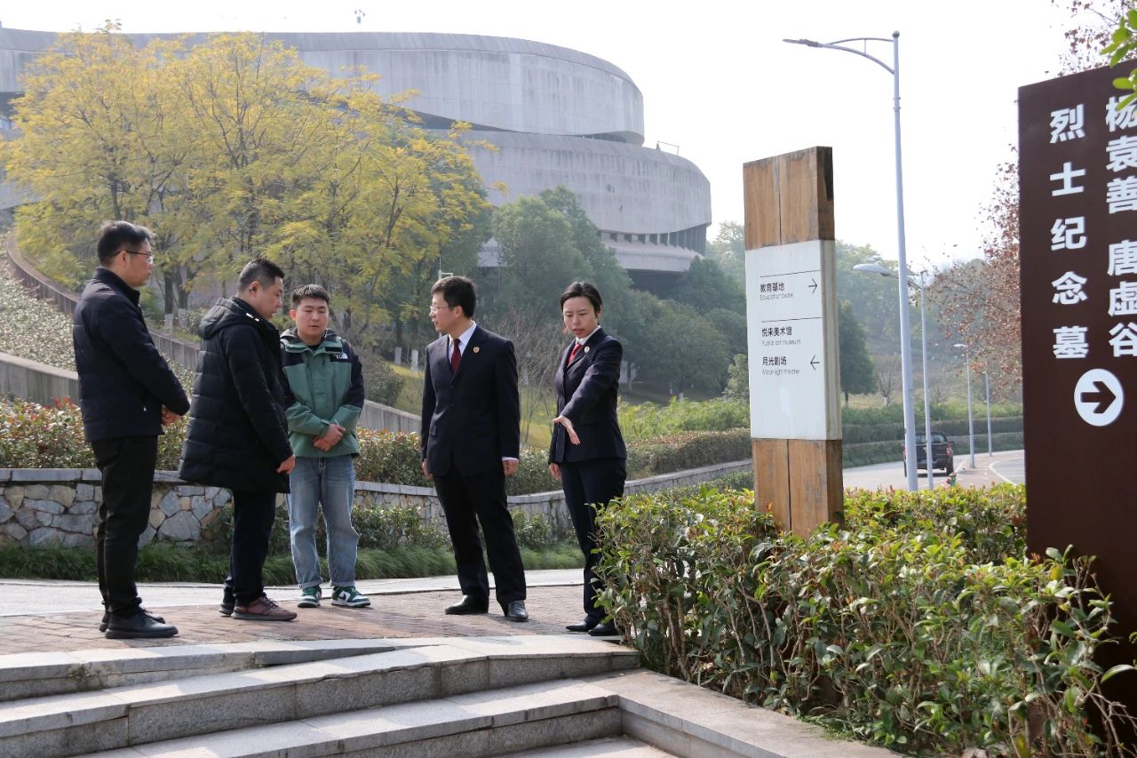 巴渝检影丨渝北：瞻仰烈士，实现“无障碍”通行
